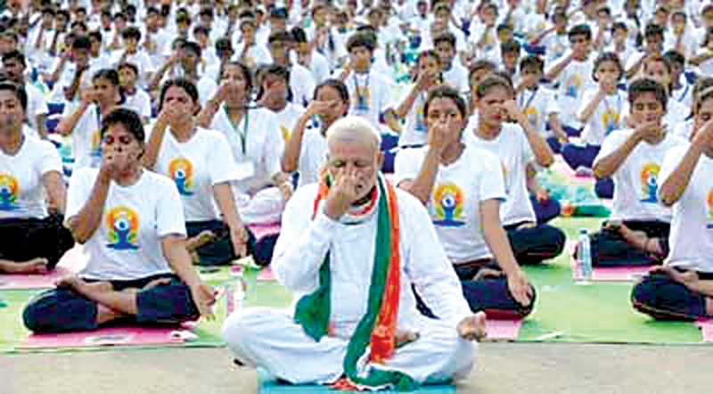 ModiYogaSM_467137251-800x442