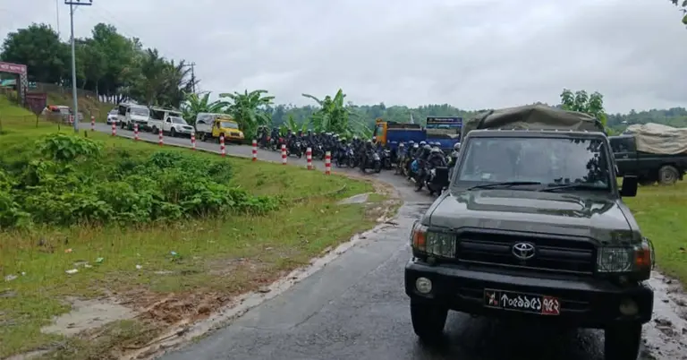 সেনাবাহিনীর সহায়তায় গন্তব্যে ফিরেছে সাজেকে আটকা ৩১১ পর্যটক